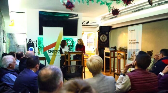 Candelaria Testa expone el proyecto de ciudad al tejido empresarial de Alcorcón