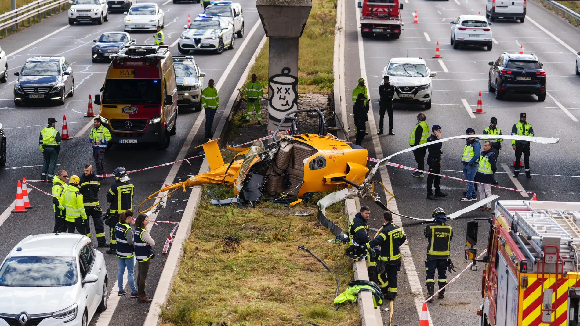 Un helicóptero se estrella en la M-40 en dirección Cuatro Vientos