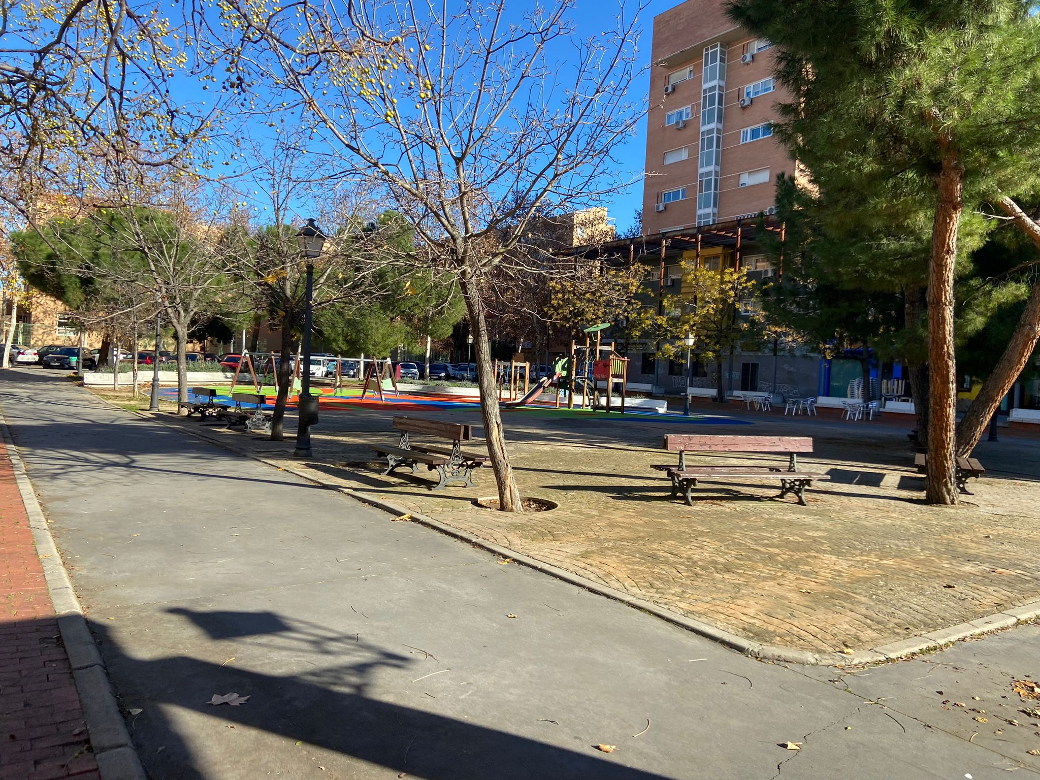 Vecinos de Alcorcón denuncian la falta de limpieza en varias calles de la ciudad