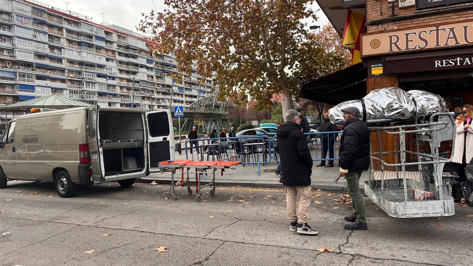 Movistar + rueda la comedia Muertos SL en Alcorcón