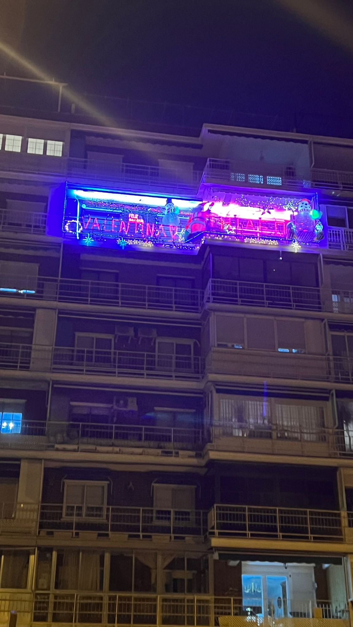 El inicio de la Navidad en Alcorcón lo marca la fachada luminosa de siempre