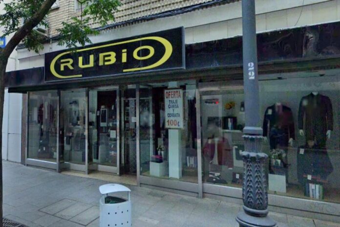 Cierra confecciones Rubio en Alcorcón, la mítica tienda de ropa de caballero