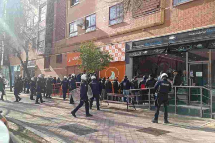 Los ultras del Real Zaragoza provocan altercados en Alcorcón