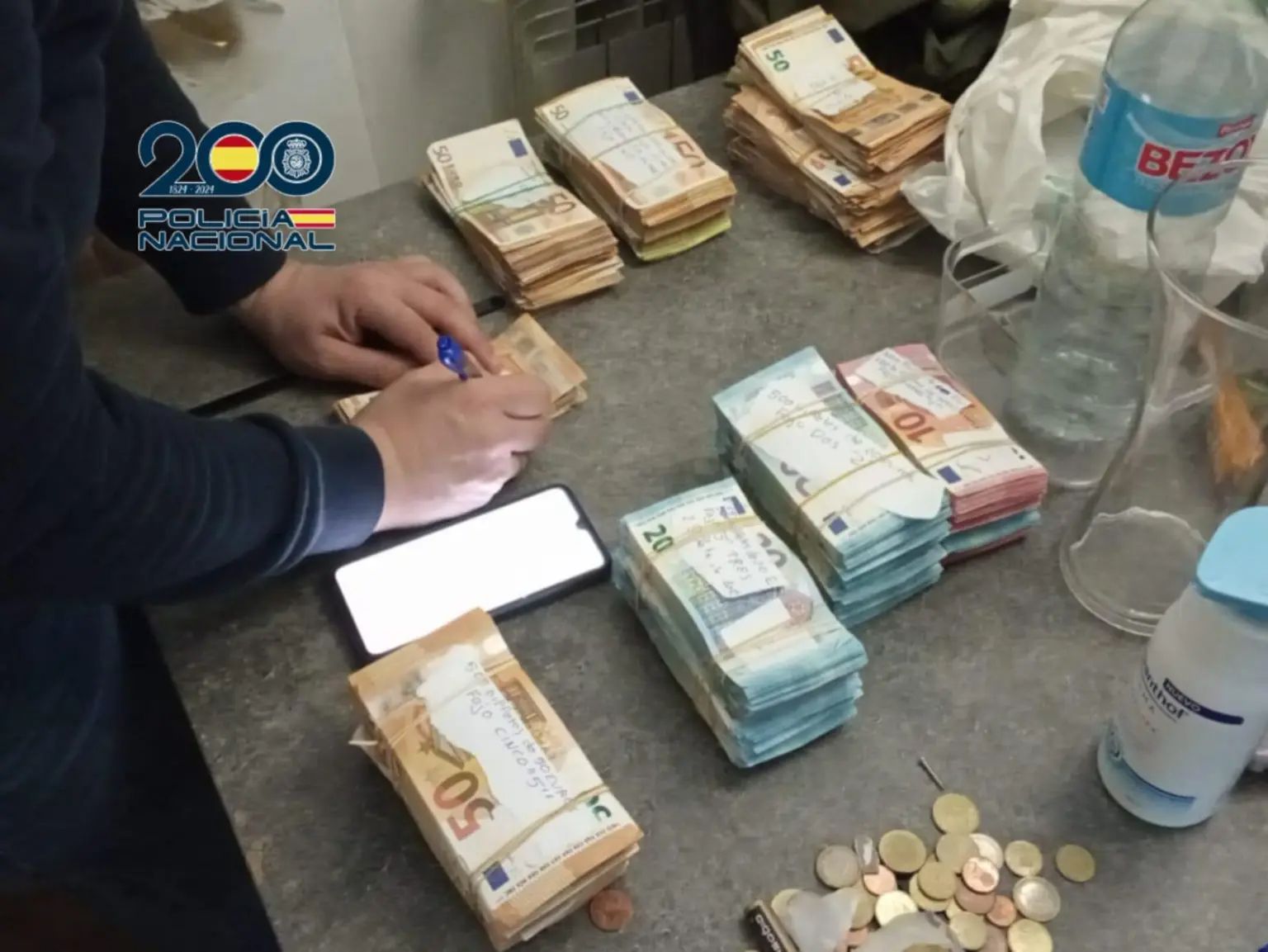 Requisan más de 150.000 euros, un arma de fuego y cocaína rosa en Alcorcón