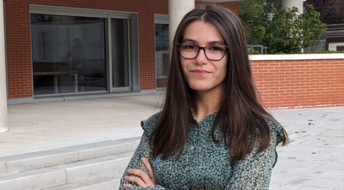 Se trata de la joven Beatriz Miguel. Una alumna del Fuenllana de Alcorcón recibe el Premio Extraordinario de Bachillerato