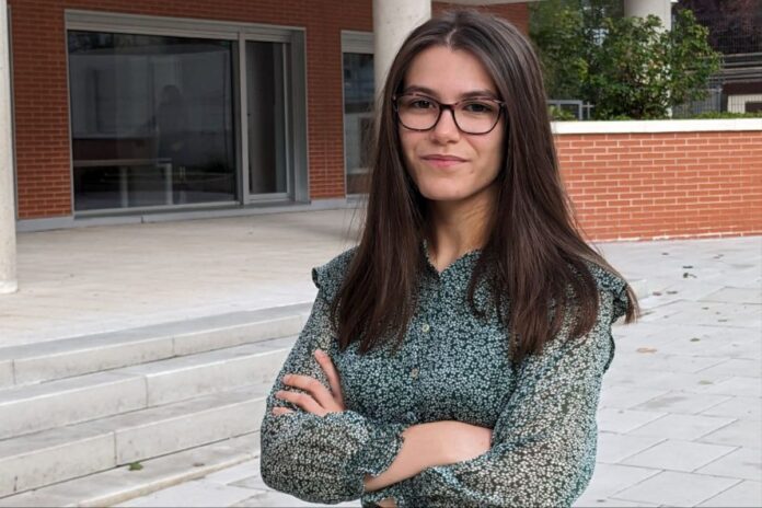Se trata de la joven Beatriz Miguel. Una alumna del Fuenllana de Alcorcón recibe el Premio Extraordinario de Bachillerato