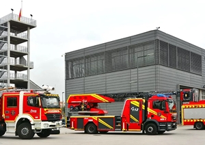 Bomberos de Alcorcón enseñan a alumnos del CEIP Fuente del Palomar a actuar frente a incendios y emergencias