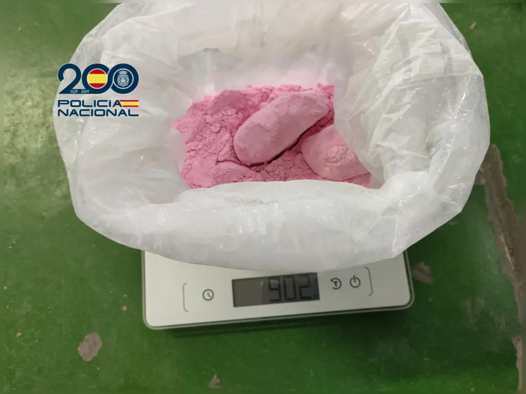 Requisan más de 150.000 euros, un arma de fuego y cocaína rosa en Alcorcón