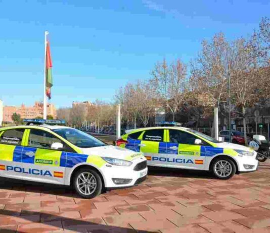 Varios sindicatos de la ciudad han pedido dotar de esta arma a los agentes. ¿Los policías deberían llevar pistolas Táser? La polémica que está en boca de todos en Alcorcón