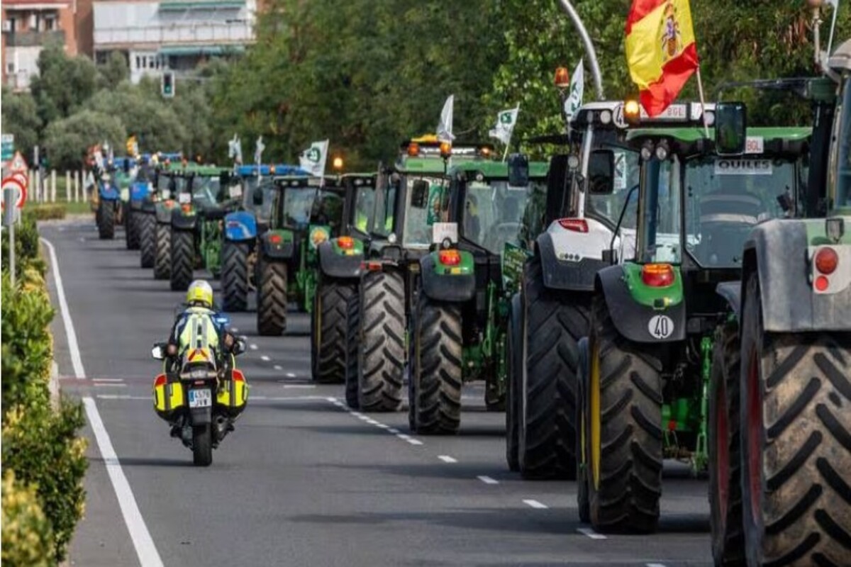 La manifestación de agricultores llega a Alcorcón antes de protestar en Madrid