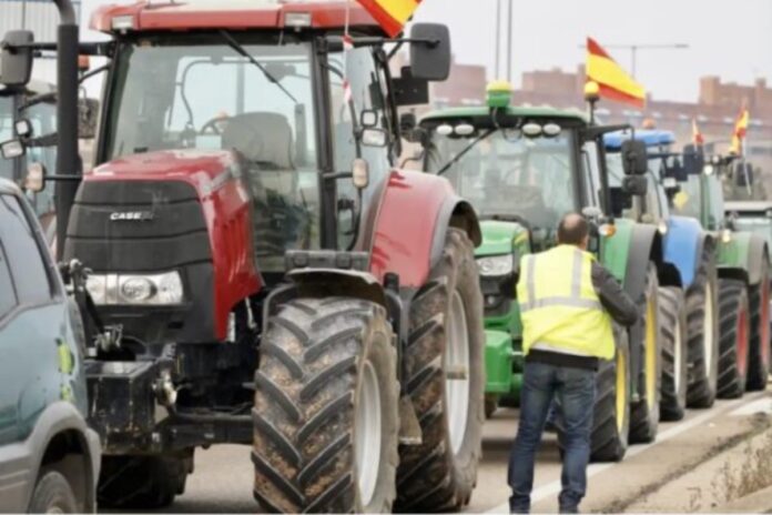 La manifestación de agricultores llega a Alcorcón antes de protestar en Madrid