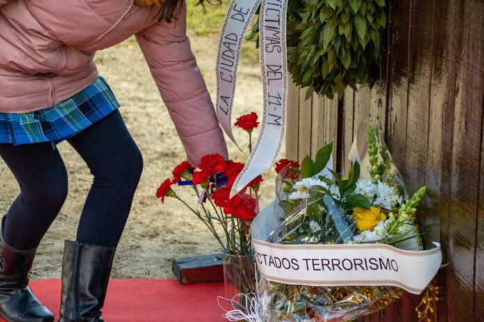 Un año más se recuerda la pérdida de Alberto y Osama, vecinos de Alcorcón, en el 11-M