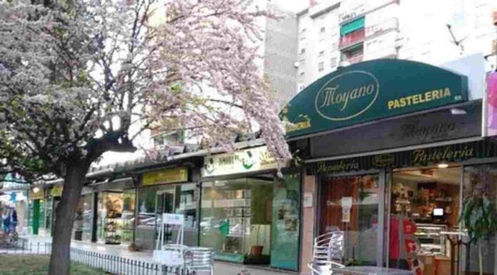 Roban el bote de las propinas en la pastelería Moyano de Alcorcón