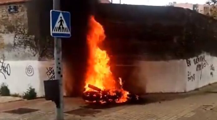 Incendio de una motocicleta en Alcorcón en extrañas circunstancias