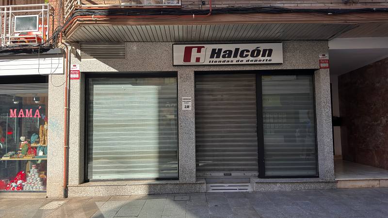 Cierre de la tienda de deportes Halcón