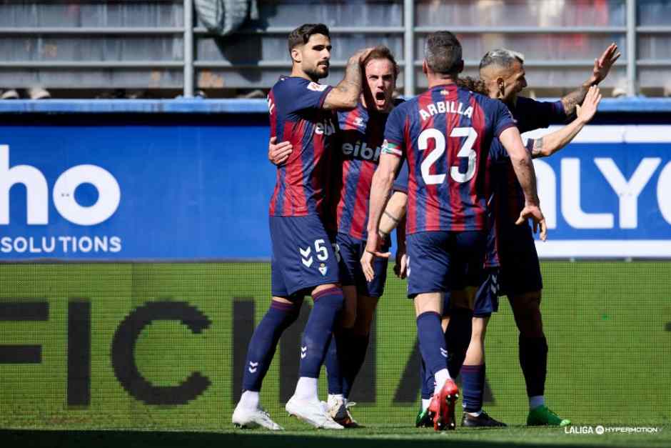 Eibar 2-0 Alcorcón/ Un Alcorcón notable encontró su kryptonita en las decisiones arbitrales 