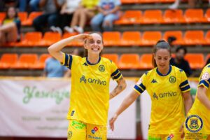 Visibilidad al deporte femenino. Tania Benito, la jugadora del Alcorcón FSF que protagoniza este anuncio junto a Bellingham