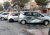 Conductor choca con varios vehículos estacionados y huye de la escena en Alcorcón