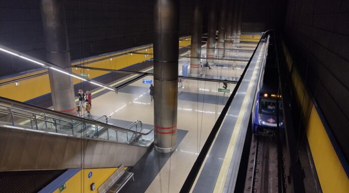 Tragedia en Alcorcón tras el arrollamiento de una joven en la parada de Metro de Joaquín Vilumbrales