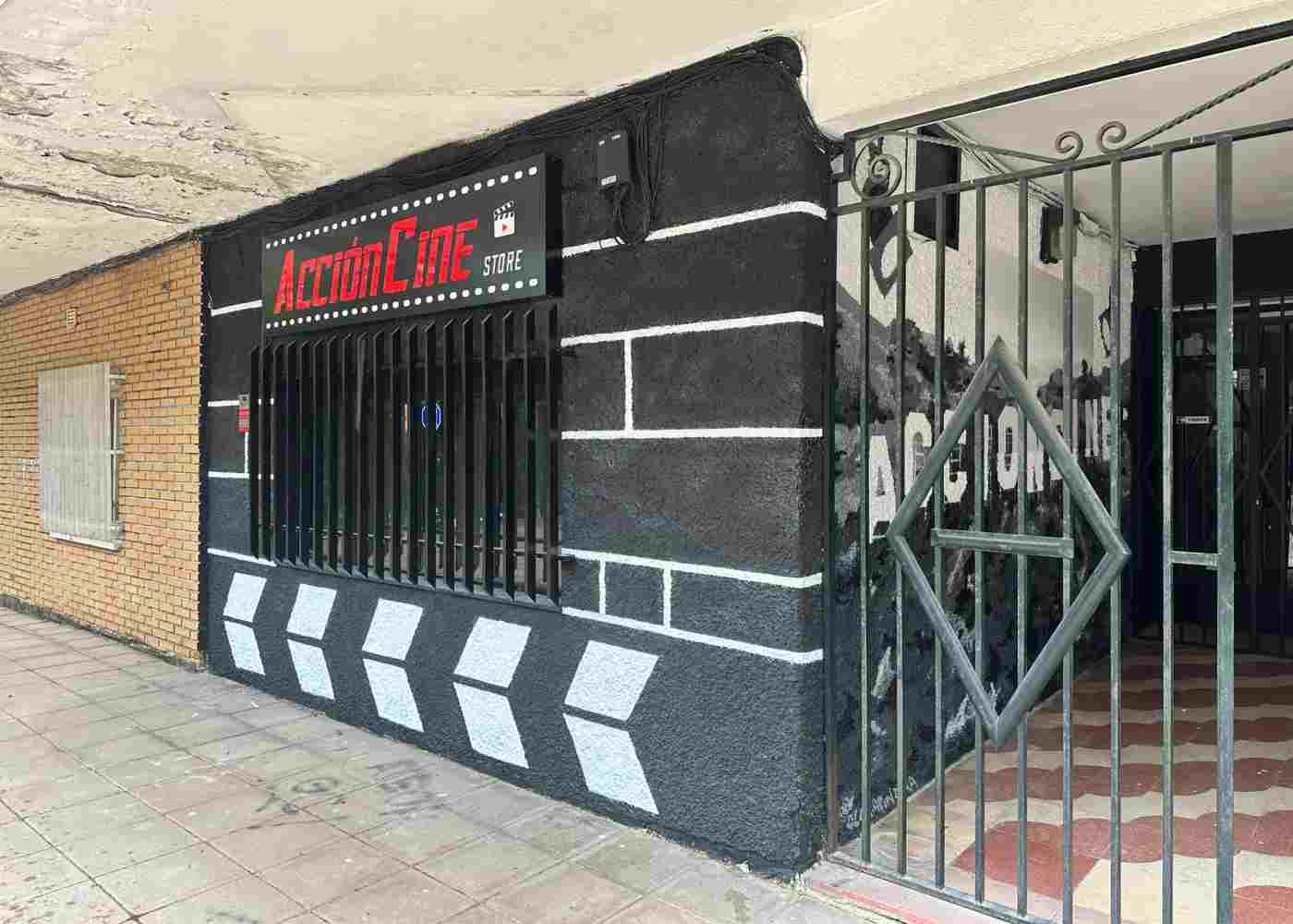 Un lugar de reunión, debate y actividades para los más cinéfilos. La revista Acción Cine abre su primera tienda en Alcorcón