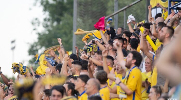 La campaña para recuperar el antiguo escudo del Alcorcón llega a la Fórmula 1