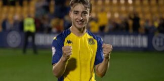 El Alcorcón acuerda con el Racing el traspaso de Javi Castro