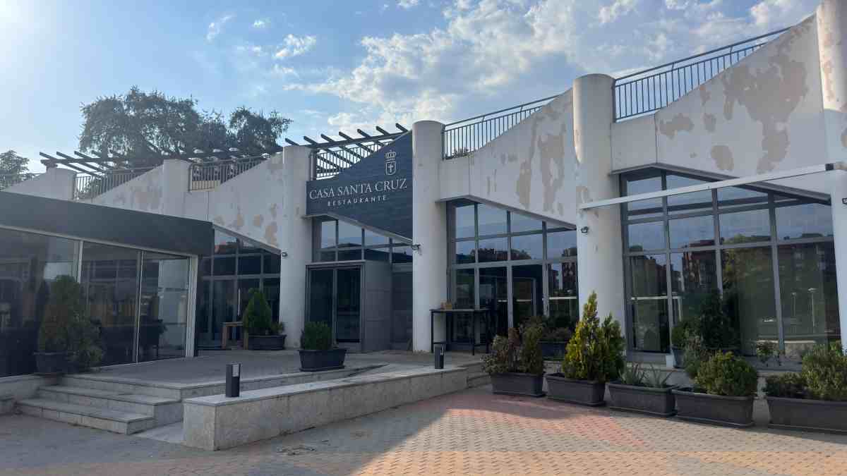 Desahucian al mítico restaurante Casa Santa Cruz del Parque de la Ribota de Alcorcón