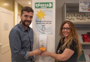 ESMASA instala dispensadores de crema solar en centros públicos de Alcorcón para combatir el calor