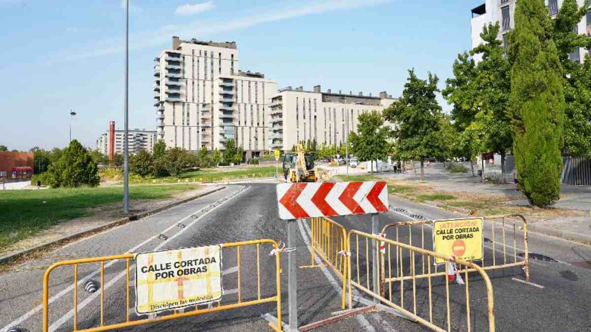 Continúan las obras de la rotonda Renfe de las Retamas