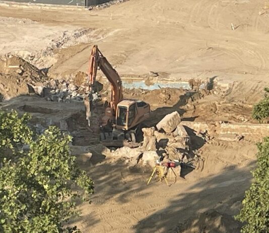 La excavación del terreno que ha supuesto la aparición de la Piscina Torremolinos en Alcorcón