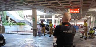 Un vehículo se precipita por las escaleras del parking del X-Madrid en Alcorcón