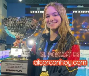 María Matamala, vecina de Alcorcón, campeona mundial con la selección juvenil de waterpolo