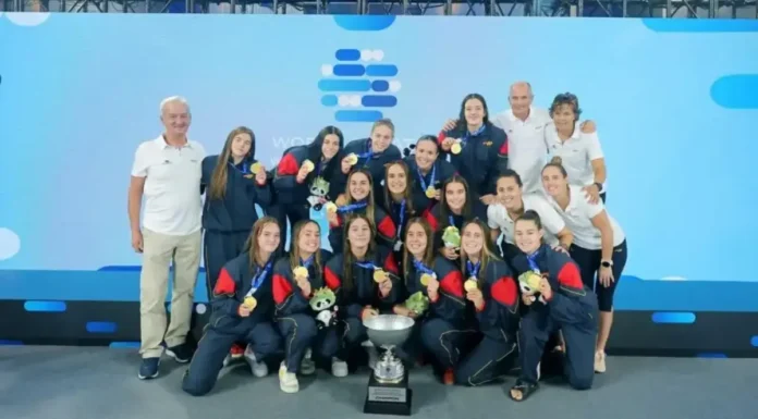 María Matamala, vecina de Alcorcón, campeona mundial con la selección juvenil de waterpolo