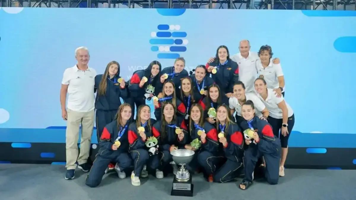 María Matamala, vecina de Alcorcón, campeona mundial con la selección juvenil de waterpolo