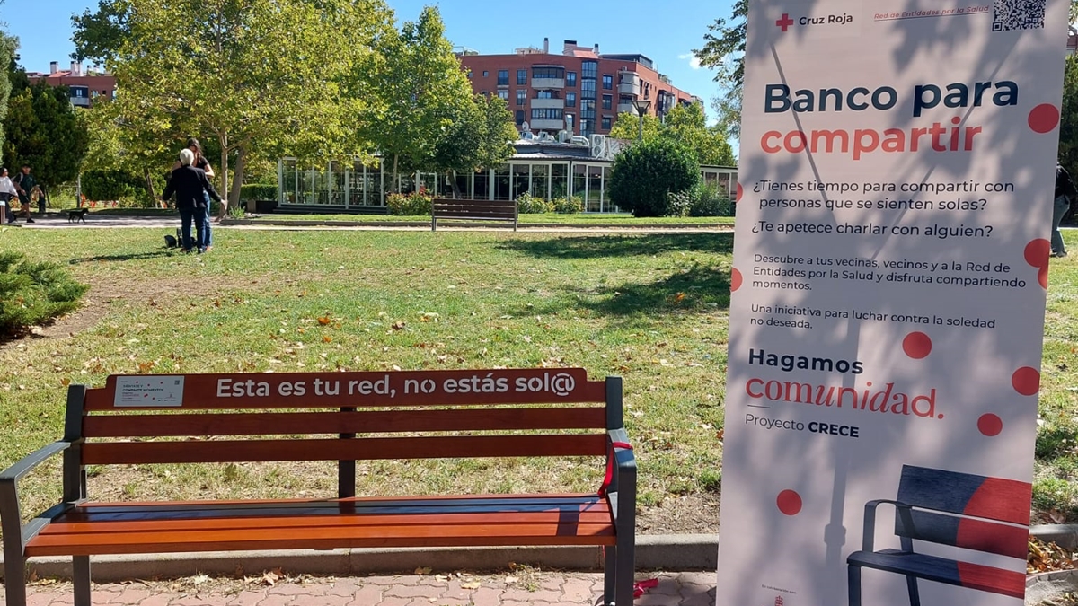 Iniciativa conjunta con Cruz Roja para lanzar un banco contra la soledad no deseada en Alcorcón