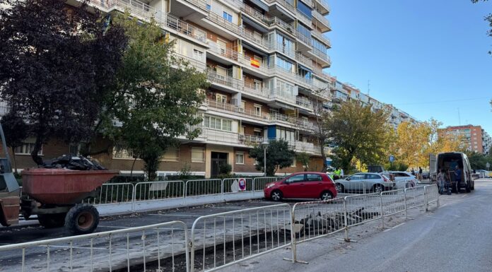 Corte casi total de la calle Porto Cristo con Alcalde José Aranda en Alcorcón