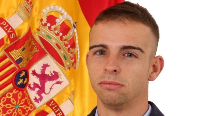 Un soldado del ejército salva la vida a una mujer que sufrió una parada cardiorrespiratoria en un centro comercial de Alcorcón