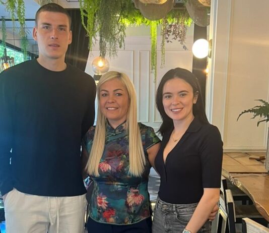 Andriy Lunin, portero del Real Madrid, visita al restaurante Kasiba en Alcorcón