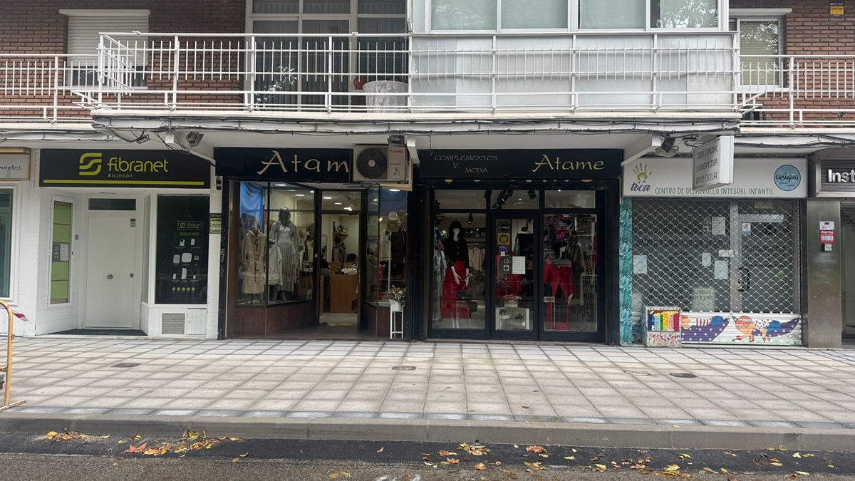 Amplían la acera de la calle Porto Cristo de Alcorcón tras siete años de reivindicación