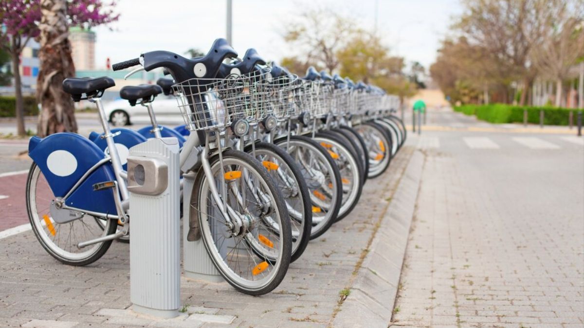 Alcorcón instala un aparcabicicletas en la estación de Las Retamas