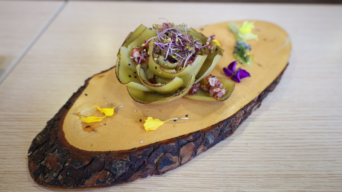 La flor de alcachofa confitada de Carpe Diem que triunfó en Alcorcón Sabor que Mola