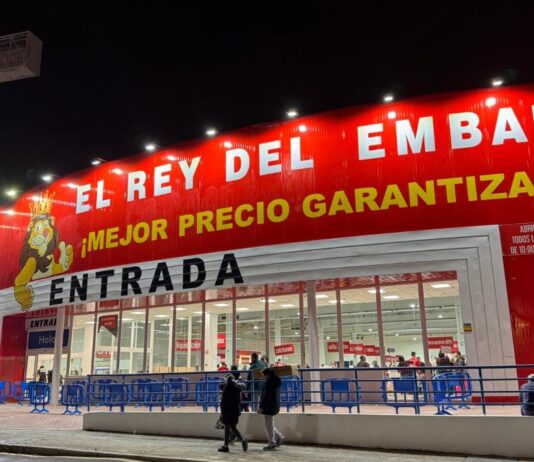 Éxito rotundo en la apertura de El Rey del Embargo en Alcorcón