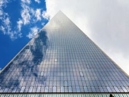 Crónicas de un vigilante de seguridad de Alcorcón: La torre de cristal