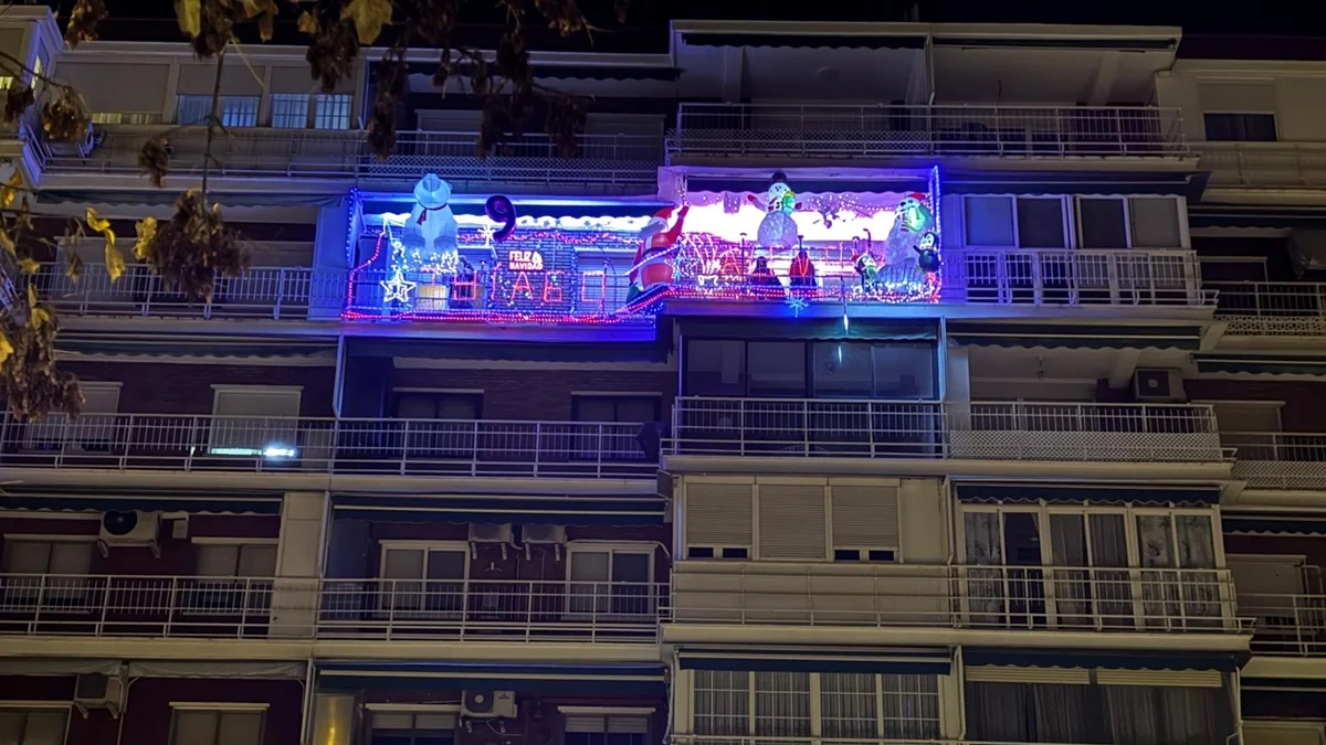 La terraza luminosa de Navidad que se ha hecho viral fuera de Alcorcón