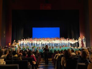 Más de 400 alumnos dan la bienvenida a la Navidad en el Teatro Buero Vallejo de Alcorcón