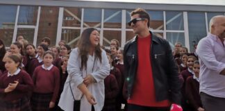 David Bisbal llena de ilusión el Colegio Fuenllana de Alcorcón