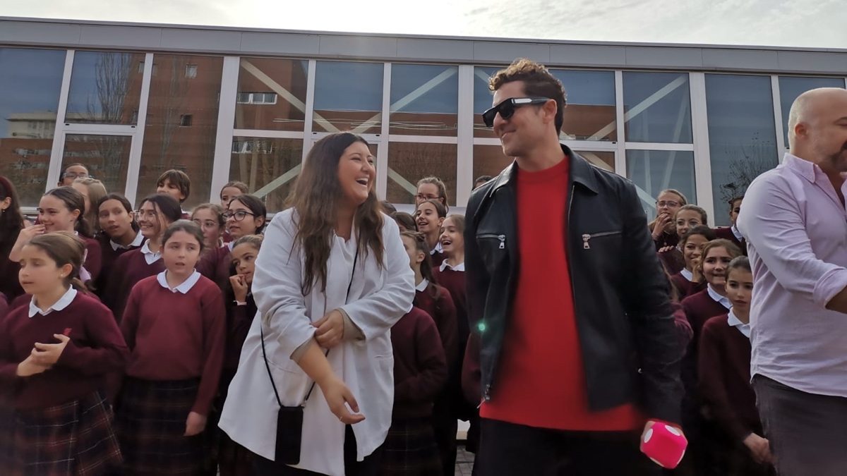 David Bisbal llena de ilusión el Colegio Fuenllana de Alcorcón