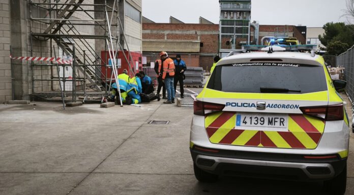 Un trabajador cae desde una altura de tres metros en el Polígono Urtinsa de Alcorcón