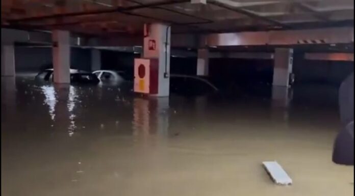 Inundadas tres plantas de un aparcamiento de Alcorcón