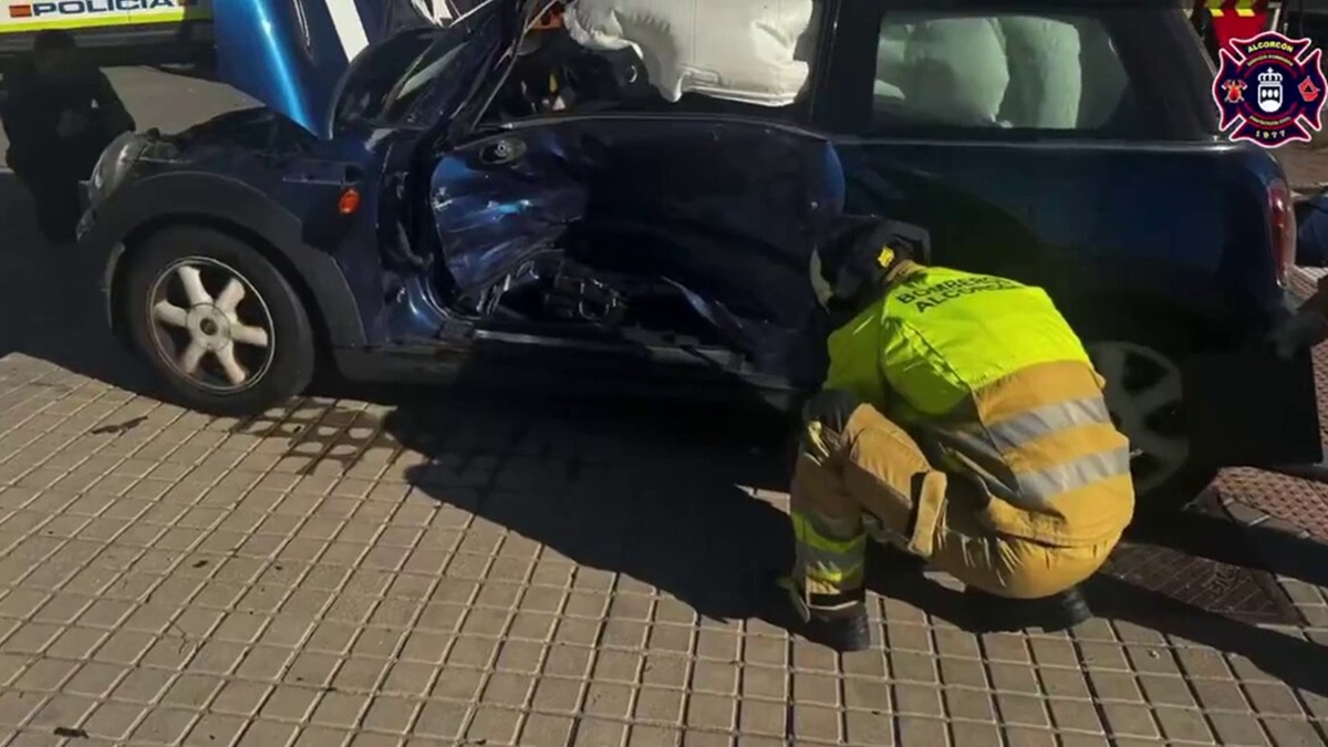 Accidente de tráfico en Alcorcón con un atrapado en pronóstico grave